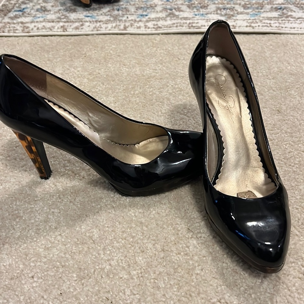 Jessica Simpson black and turtle pumps